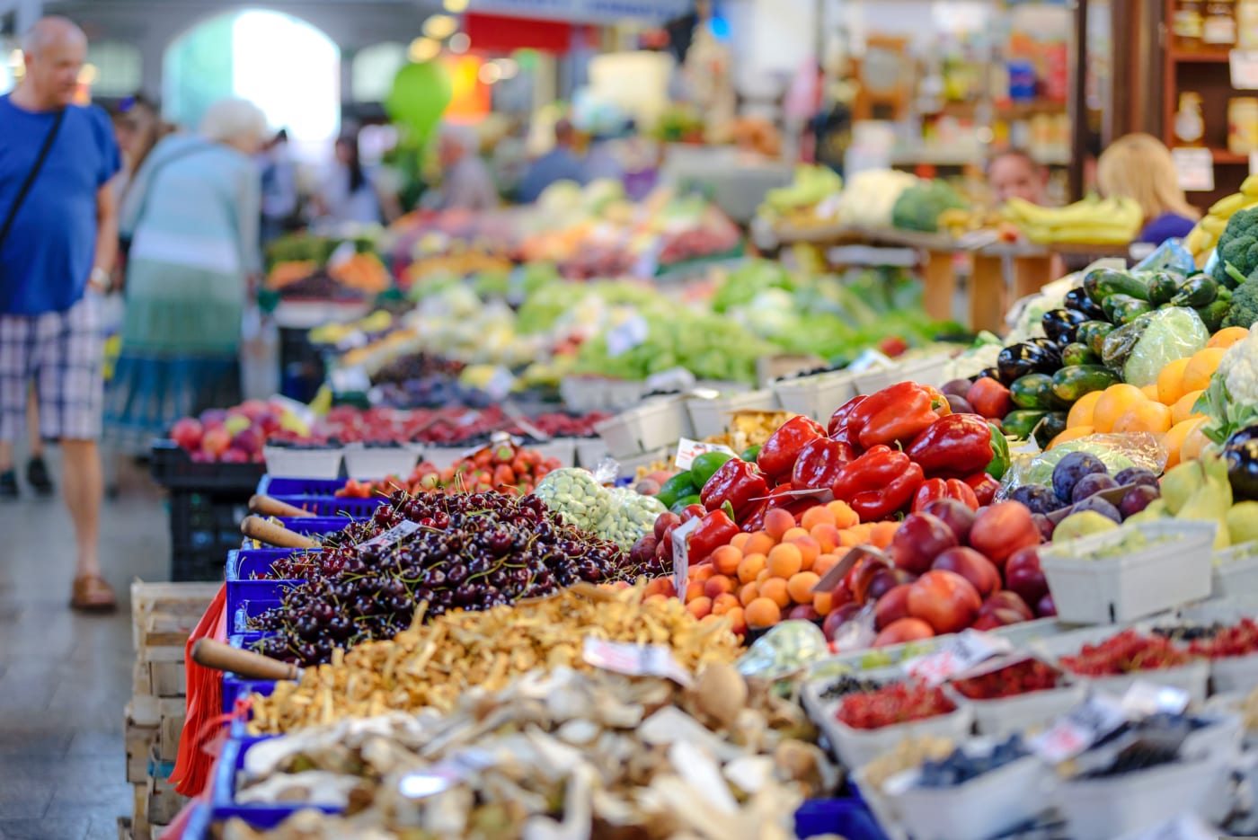Loose fruits &amp; veggies at farmers market