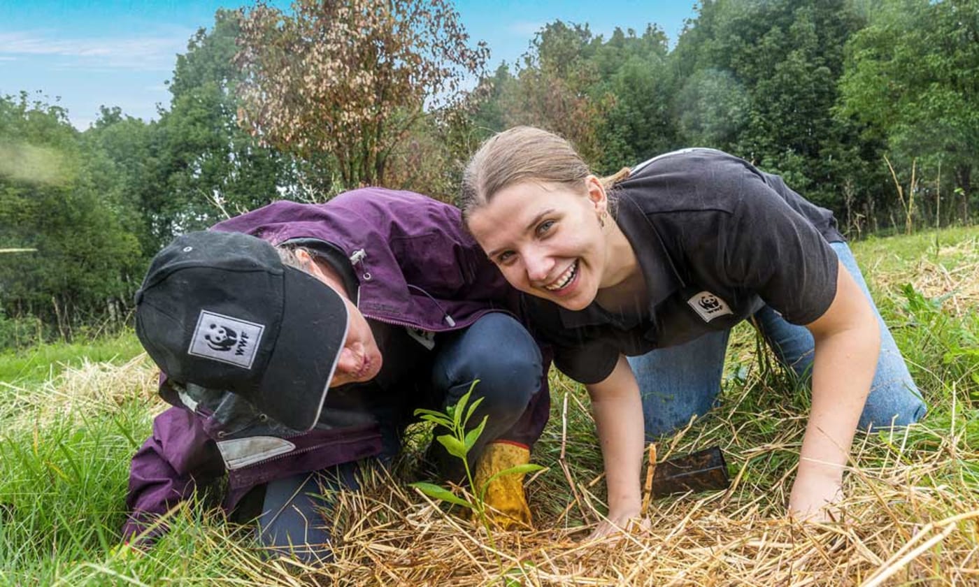 Tanya Pritchard and Free Vreman Bangalow Koalas Tree Planting © WWF-Australia