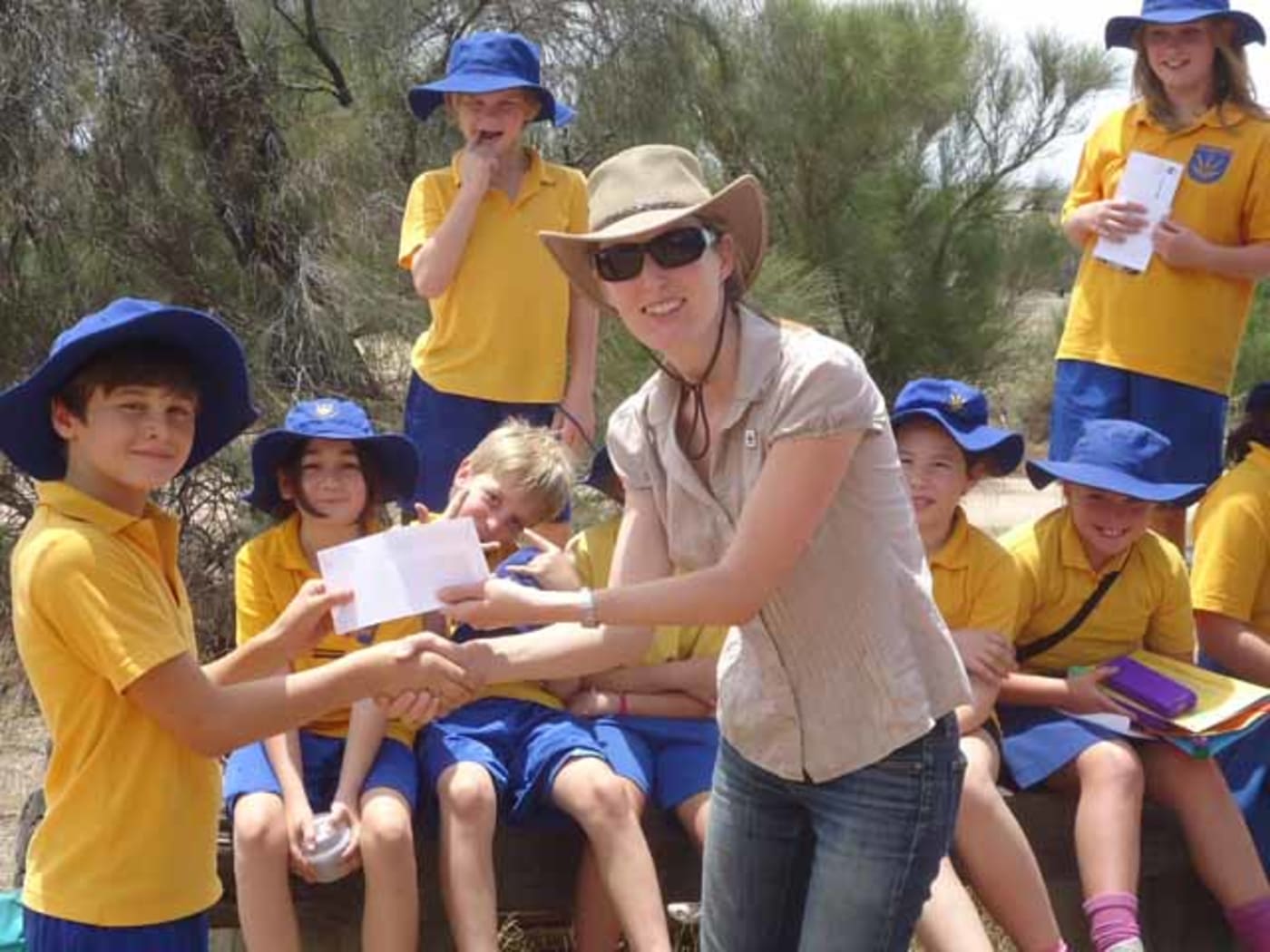 Kellerberrin District School Year 4-5 students present cheque for rock-wallaby conservation to Katherine Howard