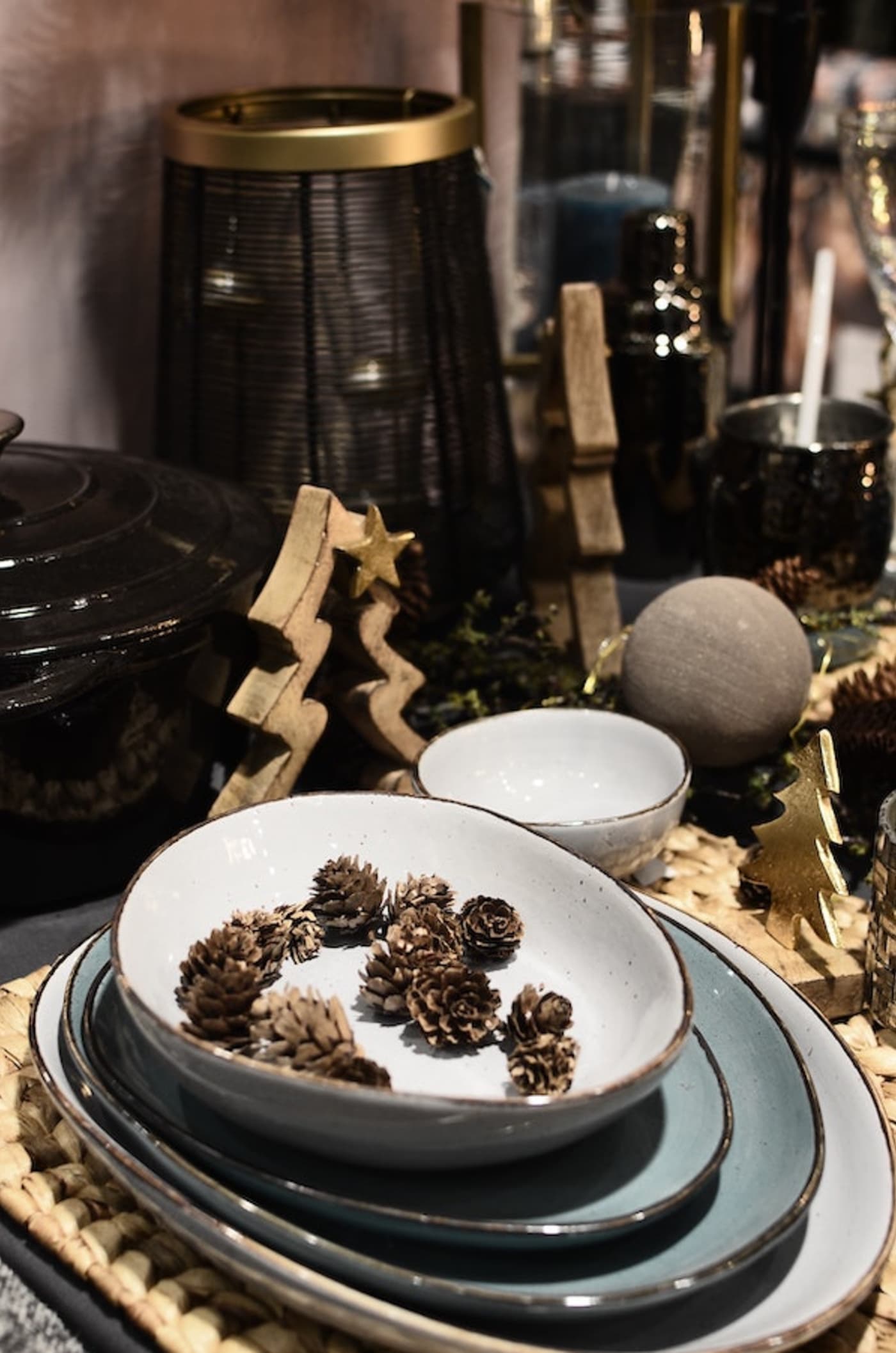 Dishware with pine cones