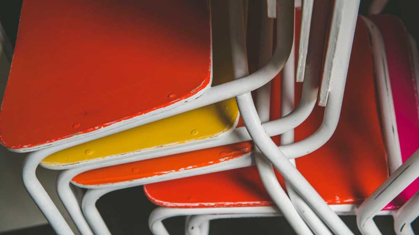 Chairs CC / Luke Marshall / Unsplash