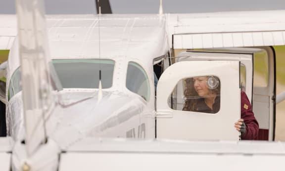 Dr Liberty Olds, Conservation Manager, Zoos SA unloading cargo from charter plane