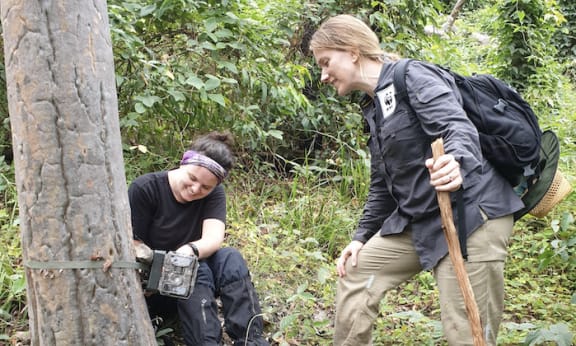 Natalya and Tracy changing camera batteries