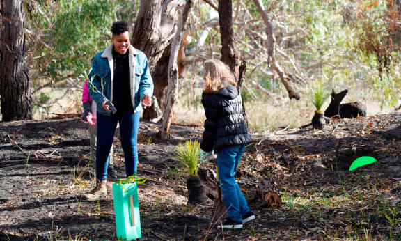 Victoria Pilbeam with young talent at Regenerate Australia TV ad filming