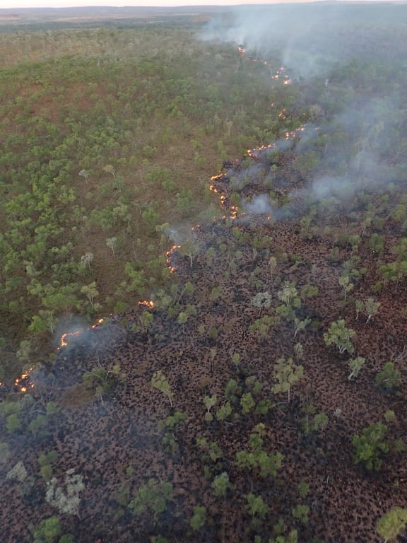Early dry season burn on Wilinggin Country